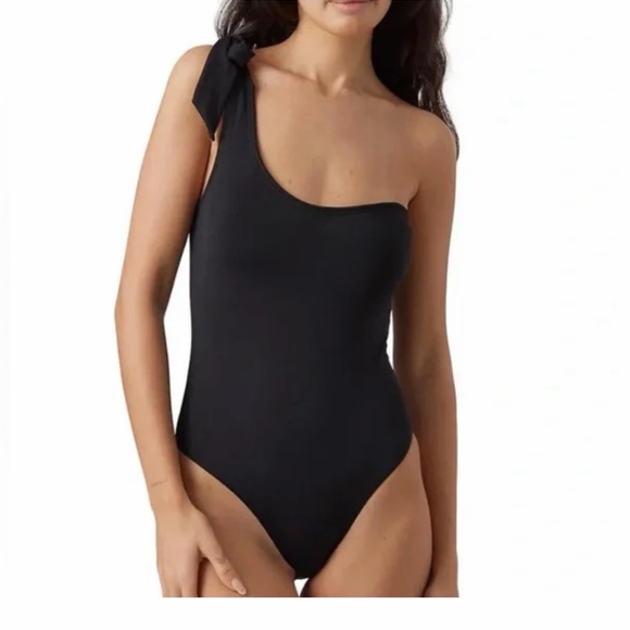 Vero Moda Other - Vero Moda Size M Black One-Shoulder Swimsuit